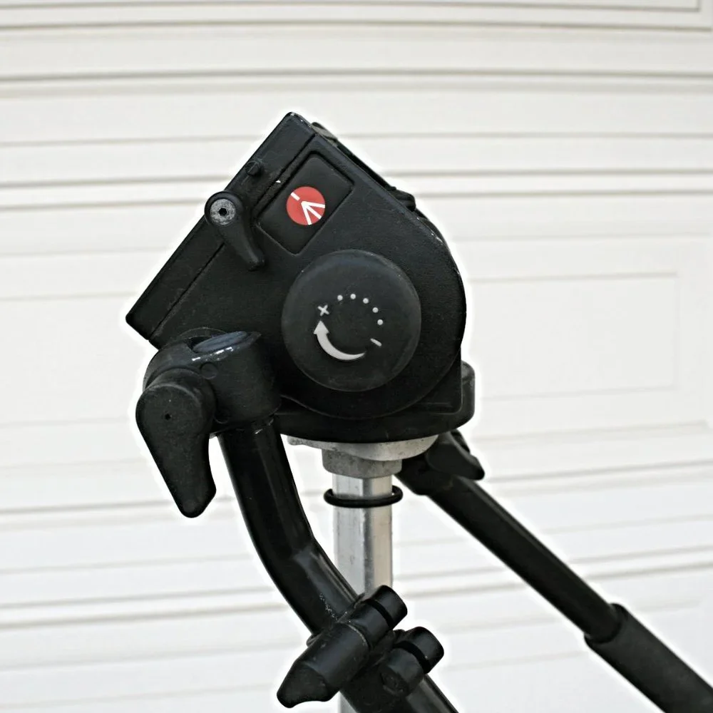 Manfrotto 30001N Pro Tripod w/ 501 Fluid Head no quick release 12 to 62